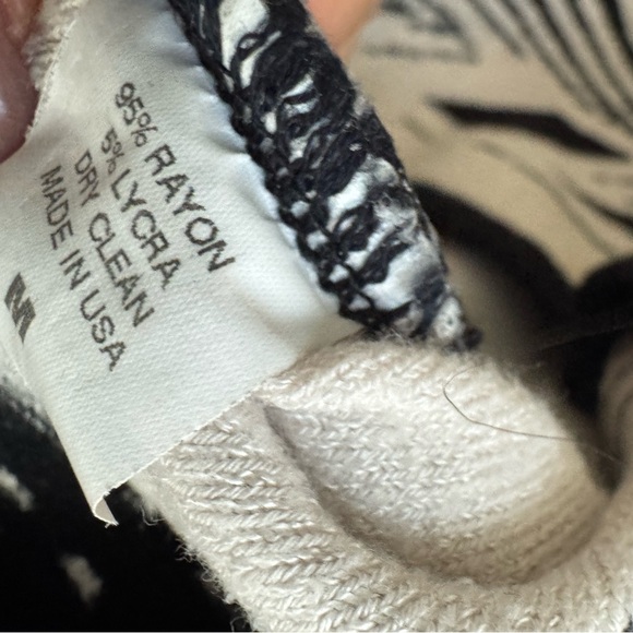 💥Cache Black and Cream Leaf Print Top - Picture 5 of 6